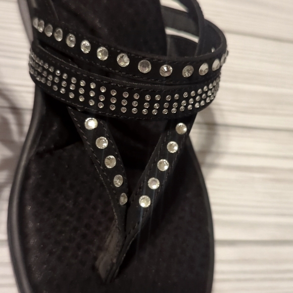 SKECHERS Rumblers Multi-strap Rhinestone Women's Black Slide Thong Sandal Sz 8.5 - Picture 2 of 5